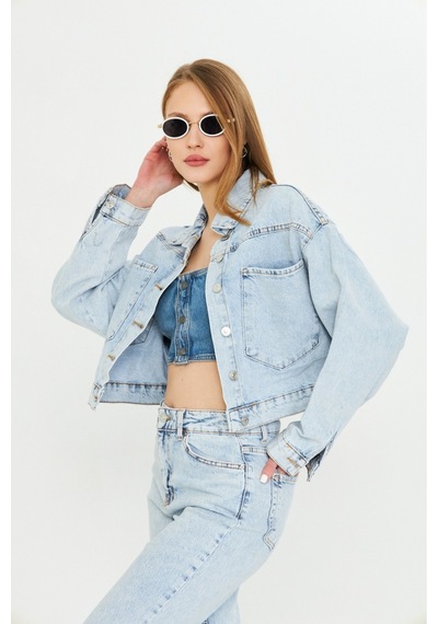 Modanida Kadın Kot Ceket Jean Açık Mavi Kot Ceket Crop Kesim Geniş Cepli Düğmeli Denim Ceket Mavi Mavi Modanida Kadın Kot Ceket Jean Açık Mavi Kot Ceket Crop Kesim Geniş Cepli Düğmeli Denim Ceket Mavi Mavi