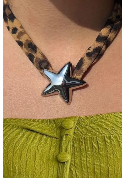 Caş Dekorasyon Gümüş Renk Leopar Desen Yıldız Kolye Gümüş