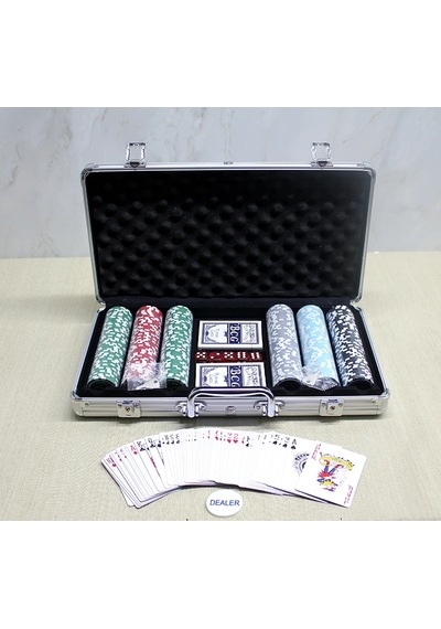 Metal Çantalı 300 Chip Ve 2 Adet İskambil Kağitına Sahip Poker Oyunu Alk3549