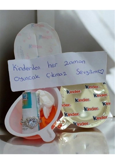 Kinder Joy İçinden Çıkan Kalpli Ciddi İlişki Yüzüğü Renk Seçenekli, Sevgiliye Özel Hediye Seti