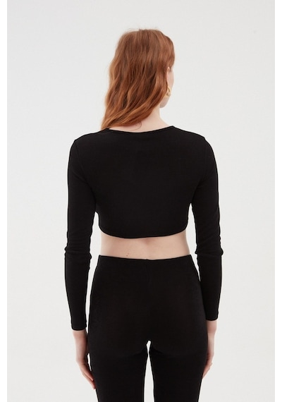 Quzu Dekolte Detaylı Crop Bluz Siyah