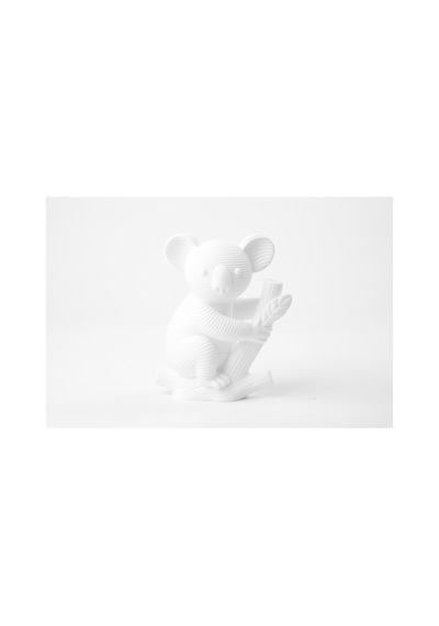 Ağaç Dalında Sevimli Bir Koala Figürü 15cm