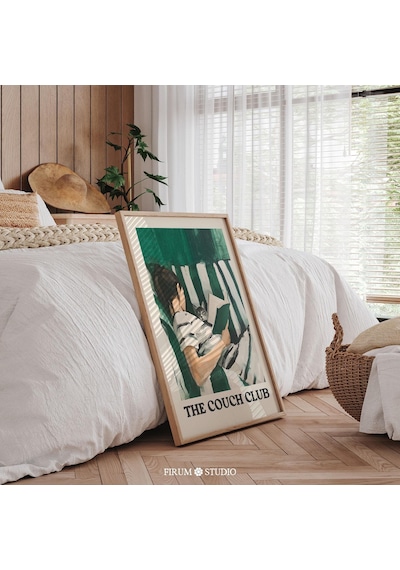 Kitap Kurdu Kız Okuma Posteri, Koyu Yeşil Tonlarda Couch Club Sanatı