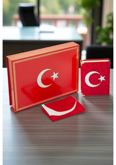 Türk Bayraklı Kutulu Ay Yıldızlı Kadife Kaplı Kuranı Kerim Türk Bayrağı Hediye Seti