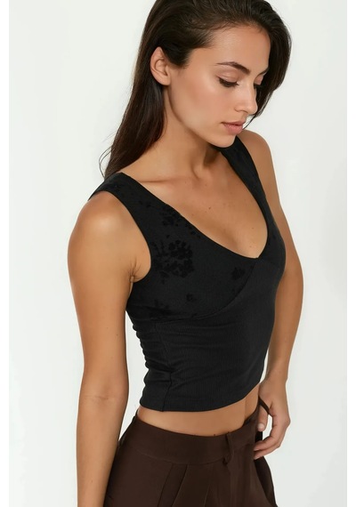 Hiccup Dantel Detaylı V Yaka Crop Top Siyah
