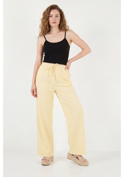 Lela Pamuklu Belden Bağlamalı Yüksek Bel Geniş Paça Cepli Regular Fit Pantolon Bayan Pantolon 668yp4760 Sarı Lela Pamuklu Belden Bağlamalı Yüksek Bel Geniş Paça Cepli Regular Fit Pantolon Bayan Pantolon 668yp4760 Sarı