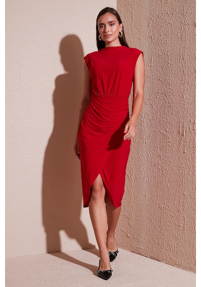 Lela Drape Ve Yırtmaç Detaylı Sıfır Yaka Kolsuz Midi Boy Bayan Elbise 611El694 Kırmızı Lela Drape Ve Yırtmaç Detaylı Sıfır Yaka Kolsuz Midi Boy Bayan Elbise 611El694 Kırmızı
