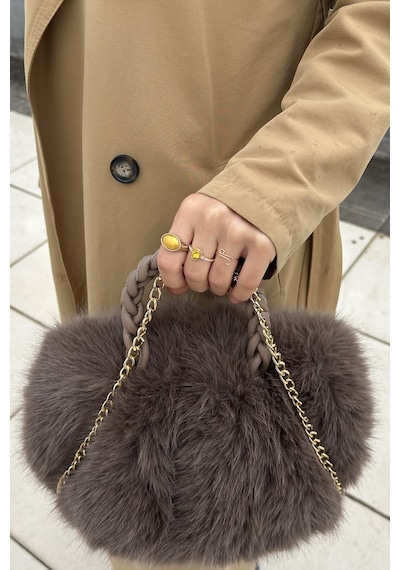 Mollycrush Kadın Acı Kahverengi Kürk Detaylı Zincirli Ve Örgü Saplı El Ve Omuz Çantası Yumuşak Peluş Kışlık Şık Baget Kahverengi Mollycrush Kadın Acı Kahverengi Kürk Detaylı Zincirli Ve Örgü Saplı El Ve Omuz Çantası Yumuşak Peluş Kışlık Şık Baget Kahverengi