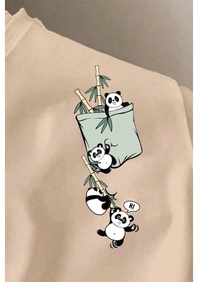Bambu Panda Grafikli Cep Detaylı Kısa Kollu Oversize Unisex Bisiklet Yaka Tişört Taş Rengi Bambu Panda Grafikli Cep Detaylı Kısa Kollu Oversize Unisex Bisiklet Yaka Tişört Taş Rengi