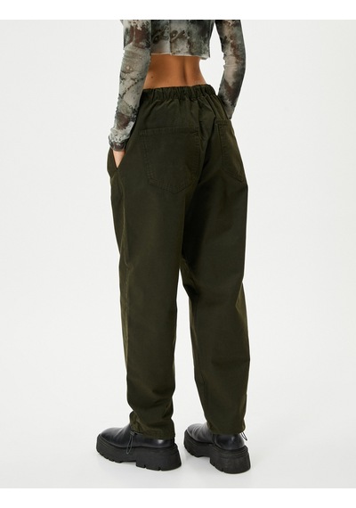 Koton Paraşüt Pantolon Oversize Cepli Beli Ve Paçaları Lastikli Stoperli Pamuklu Haki 4wal40118mw Haki Koton Paraşüt Pantolon Oversize Cepli Beli Ve Paçaları Lastikli Stoperli Pamuklu Haki 4wal40118mw Haki