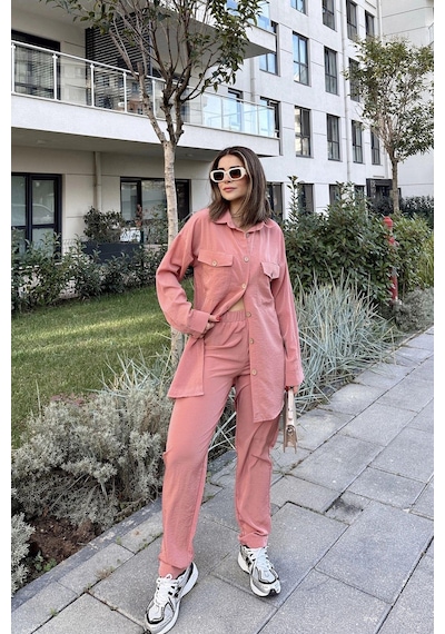 WeShaya Kadın Pembe Çift Cepli Uzun Gömlek & Beli Lastikli Pantolon - Rahat Alt & Üst Takım Pembe WeShaya Kadın Pembe Çift Cepli Uzun Gömlek & Beli Lastikli Pantolon - Rahat Alt & Üst Takım Pembe