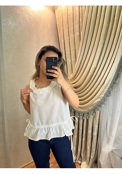 İlayla Beyaz Yaka Fırfır Detaylı Beli Bağcık Detaylı Bluz