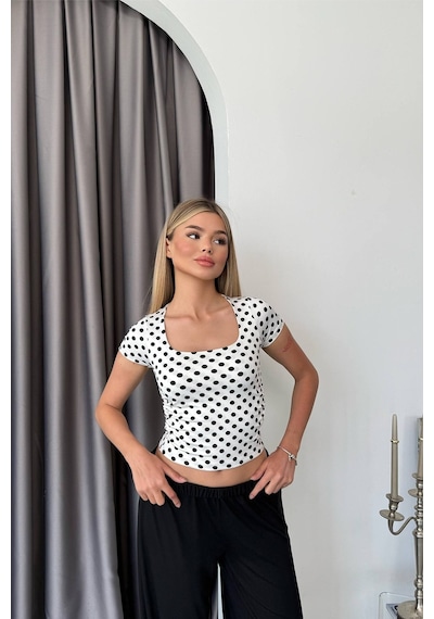 Vadon 1004 Kadın Pamuklu Kare Yaka Puantiyeli Yan Büzgü Detaylı Crop T-shirt Bluz Beyaz