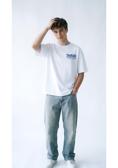 Hoxie Erkek Beyaz Oversize Fit Bisiklet Yaka Shark Sırt Baskılı Pamuklu Tişört Hoxie Erkek Beyaz Oversize Fit Bisiklet Yaka Shark Sırt Baskılı Pamuklu Tişört