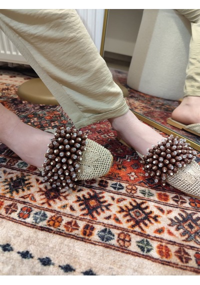 My Stil Moda Kadın Önü Kapalı Hasır Terlik Boncuk İşlemeli Çeyiz, Günlük, Misafir Ev Terliği Vizon My Stil Moda Kadın Önü Kapalı Hasır Terlik Boncuk İşlemeli Çeyiz, Günlük, Misafir Ev Terliği Vizon