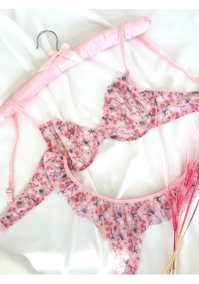 Arinda Ül Çiçek Desenli Balenli Kapsız Fırfırlı Bralette Sütyen Tanga İç Çamaşırı Takımı Alt Üst 2 Parça Pembe