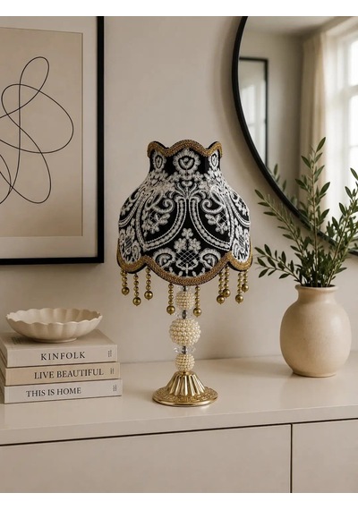 Koyu Füme Fransız Dantel Beyaz İşlemeli Kadife Başlık Gold İnci Ayaklı Klasik Model Abajur 50x25cm