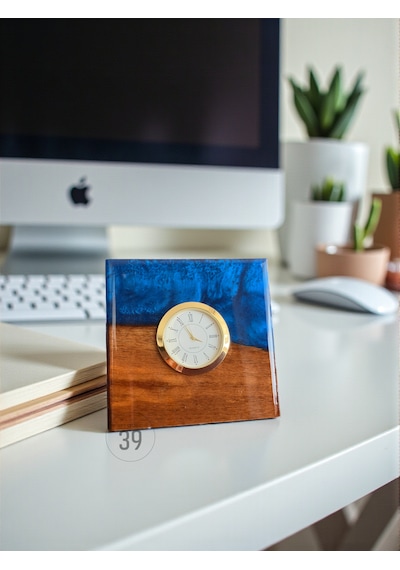 Classic Ceviz & Epoksi Masa Saati Altın Kaplama Quartz Mekanizma El Yapımı Tasarım 15x15 Cm / 20x20 Cm Koyu Mavi