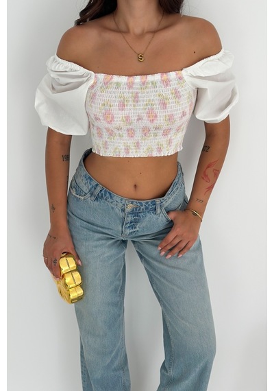 Femelle Beyaz Çiçek Desenli Büzgülü Kısa Kollu Romantik Stil Carmen Crop Bluz