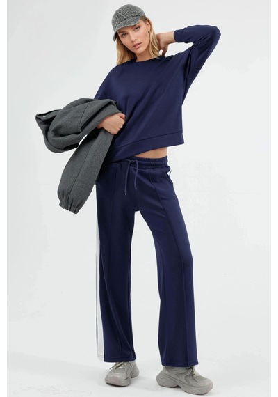 Hiccup Modal Dokulu Regular Fit Sweatshirt & Pantolon Takımı Berşan Collection Lacivert Hiccup Modal Dokulu Regular Fit Sweatshirt & Pantolon Takımı Berşan Collection Lacivert