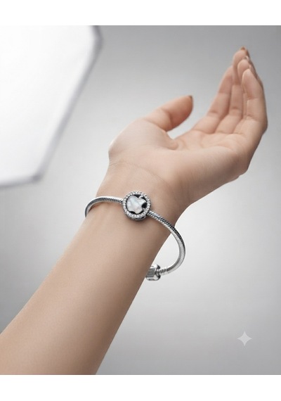 Kadın Beyaz Yarım Elma Model Gümüş Charm
