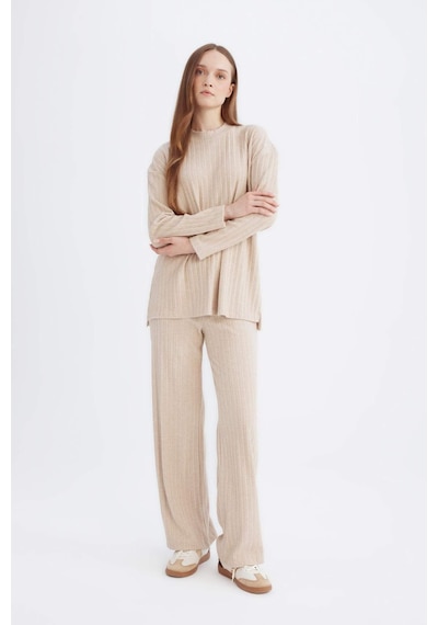 DeFacto Regular Beli Lastikli Basic Düz Fit Fitilli Kaşkorse Geniş Paça Pantolon D7437AX24WNBG775 Bej DeFacto Regular Beli Lastikli Basic Düz Fit Fitilli Kaşkorse Geniş Paça Pantolon D7437AX24WNBG775 Bej
