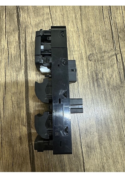 Renault Megane 4 - Talisman Ön Sol Cam Düğmesi 254011714r
