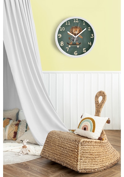 Kaykay Yapan Sevimli Aslan Çocuk Odası Modern Duvar Saati - 42cm - Önü Camlı Beyaz Kasa Beyaz