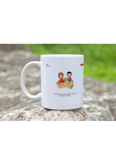 Aşk Temalı Kupa Bardak - Attığı Mesajları Okuyup Tebessüm Etmektir Yazılı Love Romantik Kupa Hediye Beyaz