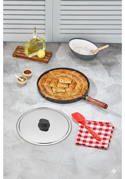 Kapaklı Döküm Börek Tavası 34 Cm Gümüş- Siyah