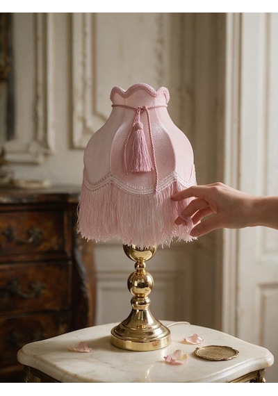 Pudra Pembe Kadife Kaplı Püsküllü Başlık Gold Metal Ayaklı Prenses Model Abajur 60x28cm