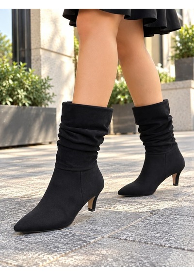 Asmi Shoes Kadın Gina Siyah Süet Körüklü 6 Cm Topuklu Sivri Burun İnce Topuk Yarım Boy Çizme Asmi Shoes Kadın Gina Siyah Süet Körüklü 6 Cm Topuklu Sivri Burun İnce Topuk Yarım Boy Çizme