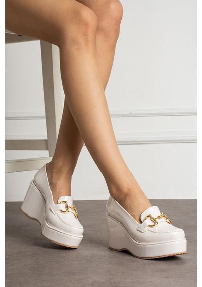 Zenne Shoes Dolgu Topuklu Tokalı Kadın Ayakkabı Beyaz Rugan
