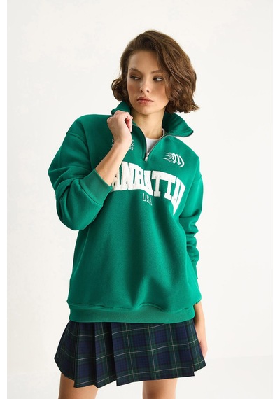 Shade Kadın Nakışlı Yarım Fermuarlı Polo Yaka Şardonlu Oversize Sweatshirt 10002 60283528 - Yeşil Shade Kadın Nakışlı Yarım Fermuarlı Polo Yaka Şardonlu Oversize Sweatshirt 10002 60283528 - Yeşil