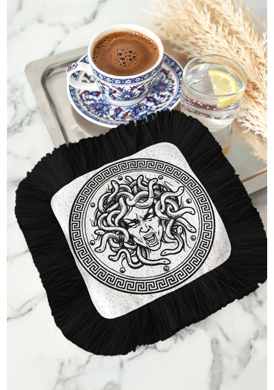 Mitolojik Medusa Desenli Püsküllü Sunum Peçetesi - Yunan Bohem Siyah Beyaz Bardak Altlığı Mendil Açık Gece Vizon Mitolojik Medusa Desenli Püsküllü Sunum Peçetesi - Yunan Bohem Siyah Beyaz Bardak Altlığı Mendil Açık Gece Vizon