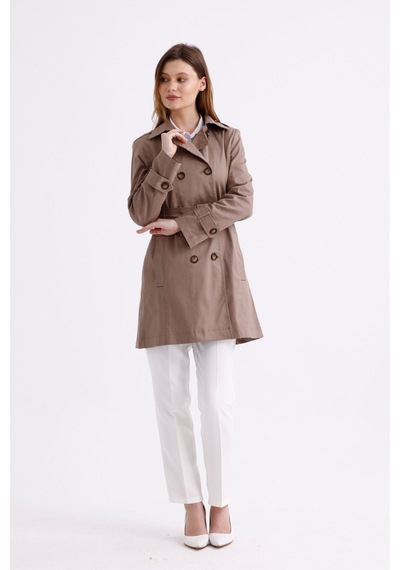 Pastelastore Esnek Pamuk Gabardin Kısa 80cm Omuz Apoletli Kemerli Kadın Trençkot 1120 Vizon Pastelastore Esnek Pamuk Gabardin Kısa 80cm Omuz Apoletli Kemerli Kadın Trençkot 1120 Vizon