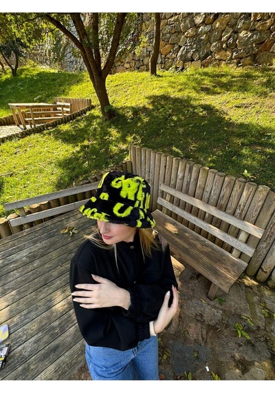 Kadın Renkli Yazı Desenli Peluş Kova Şapka - Unisex Pembe