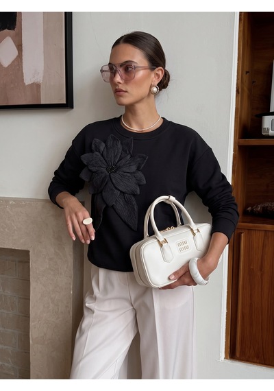 Onloox Kadın Siyah Siyah Pamuklu Bisiklet Yaka Üç İplik Şardonlu Çiçek Aksesuarlı Sweatshirt