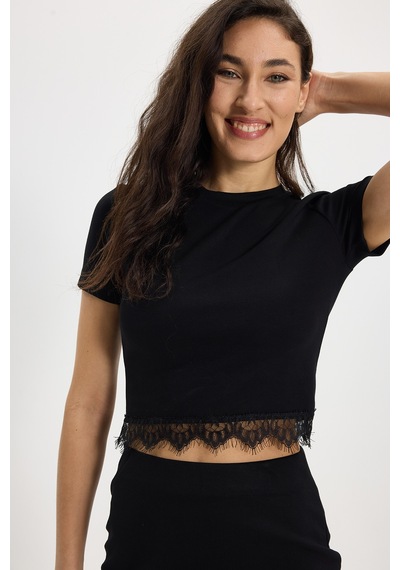 Tudors Kadın Slim Fit Dar Kesim Pamuklu Bisiklet Yaka Dantel Detaylı Siyah Etek Tişört Takım-50455