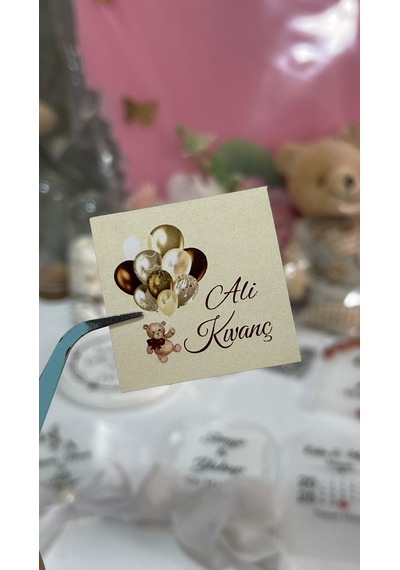 Yenidoğan Ayıcıklı Balonlu Çikolata Etiketi 3,5x3,5 Cm 88 Adet -arl Etiket Tasarım Beyaz
