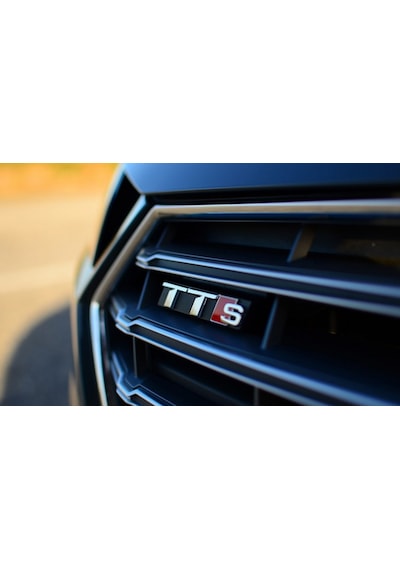 Dk Tuning Tts Gri Kırmızı Ön Panjur Logo Arma Audi İle Uyumlu -