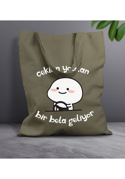 Bk Gift Bir Bela Geliyor Tasarımlı-1 Haki Kumaş Bez Çanta, Baskılı Omuz Çantası, Alışveriş Çantası, Arkadaşa Hediye Sarı