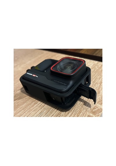 Insta360 Ace Pro 1/2 Dikey Çekim Aparatı Siyah