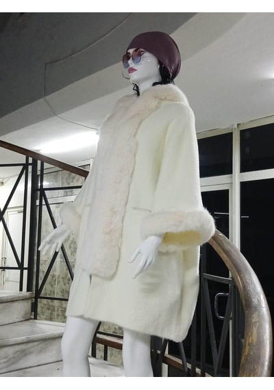 Bohem Stil İtalyan Angora Cepli Kapüşonlu Kürklü Kaban 85 Cm -8901 Ekru