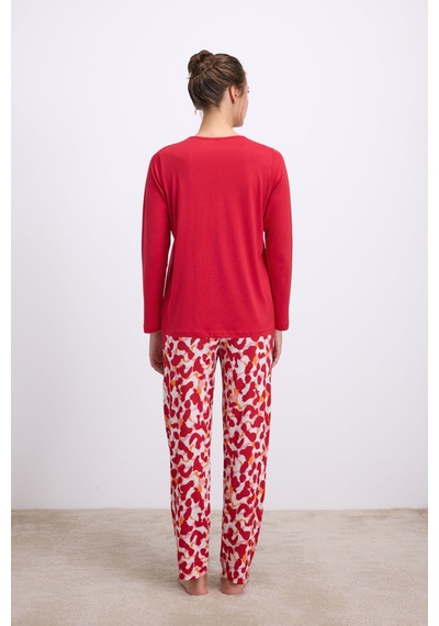 Man11562-1005 Anil Ev Giyim Anıl Kadın Uzun Kollu T-shirt Ve Desenli Pantolon Pijama Takımı Nefes Alabilen Kumaş 11562 Kırmızı Man11562-1005 Anil Ev Giyim Anıl Kadın Uzun Kollu T-shirt Ve Desenli Pantolon Pijama Takımı Nefes Alabilen Kumaş 11562 Kırmızı