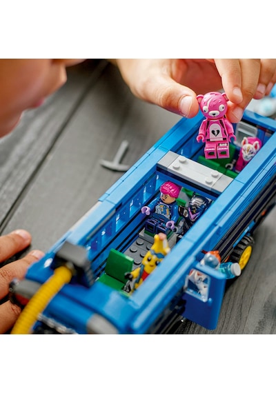 LEGO® Fortnite® Savaş Otobüsü 77073 - 10 Yaş ve Üzeri Video Oyunu Sevenler için Koleksiyonluk Yaratıcı Oyuncak Yapım Seti (954 Parça)