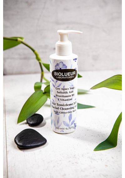 Biolueur Yağlı ve Akneli Ciltler Yüz Temizleme Jeli 200 ML