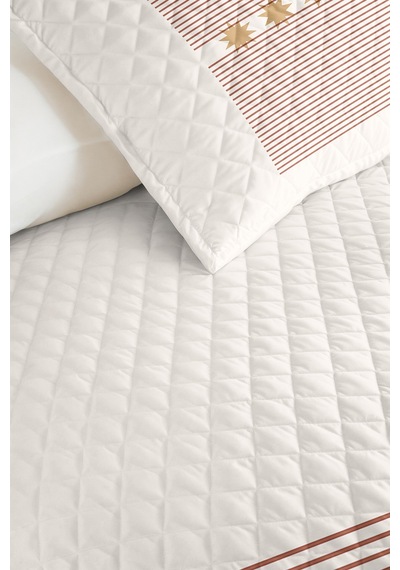 Geometrik Kiremit Genç Odası Tek Kişilik Pike Takımı - Bej Çizgili 160x220 Cm Kapitone Yatak Örtüsü Narin Ayışığı Mırıltısı Geometrik Kiremit Genç Odası Tek Kişilik Pike Takımı - Bej Çizgili 160x220 Cm Kapitone Yatak Örtüsü Narin Ayışığı Mırıltısı