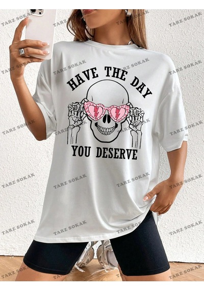 Tarzsokak Unisex Bay Kadın Kafatası Ve Slogan Baskılı Düşük Omuz Tişört Kod-1381 Beyaz