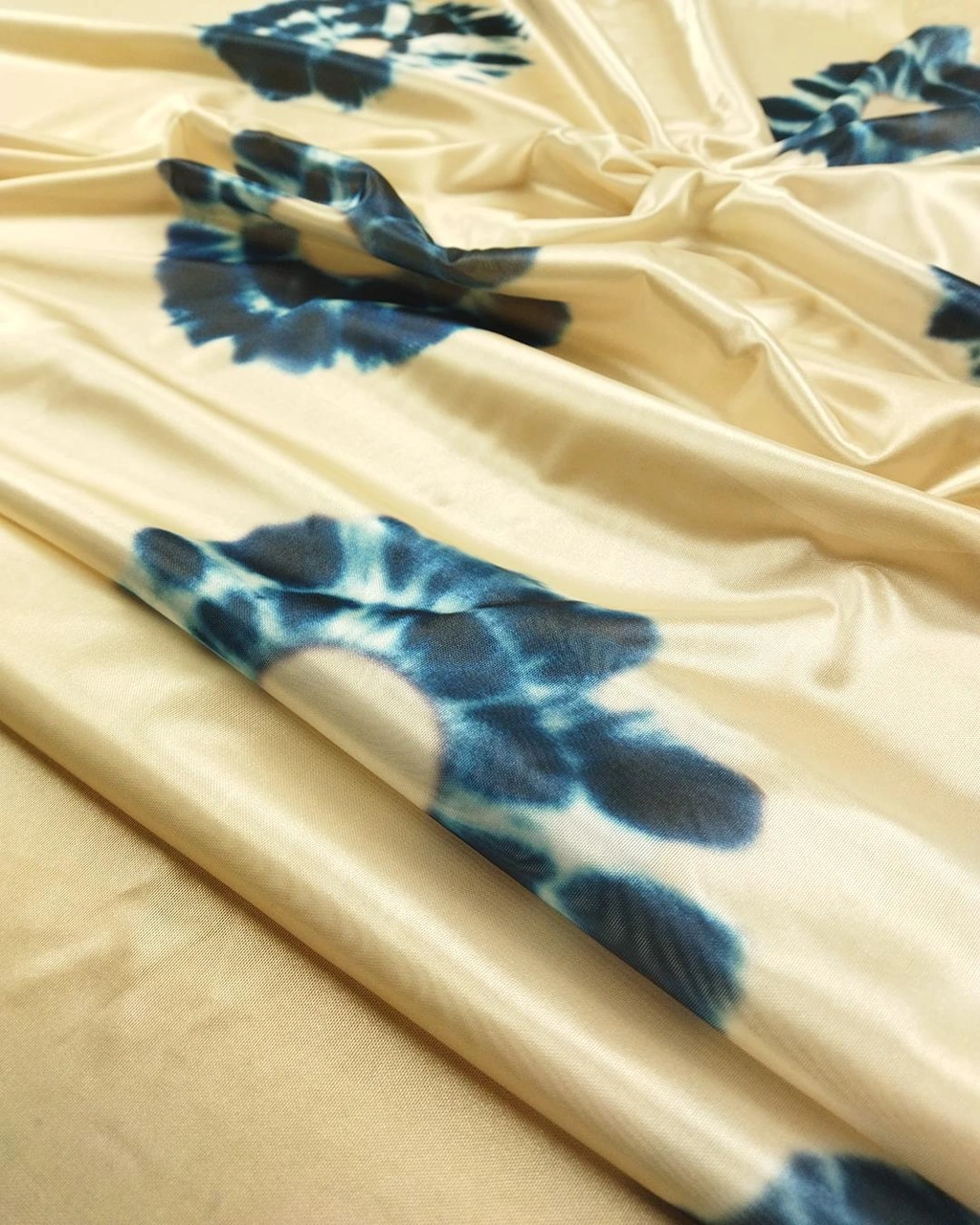 Jarse Krem Üzeri Petrol Mavisi Batik Desen En 160 Cm X Boy 135 Cm -3955